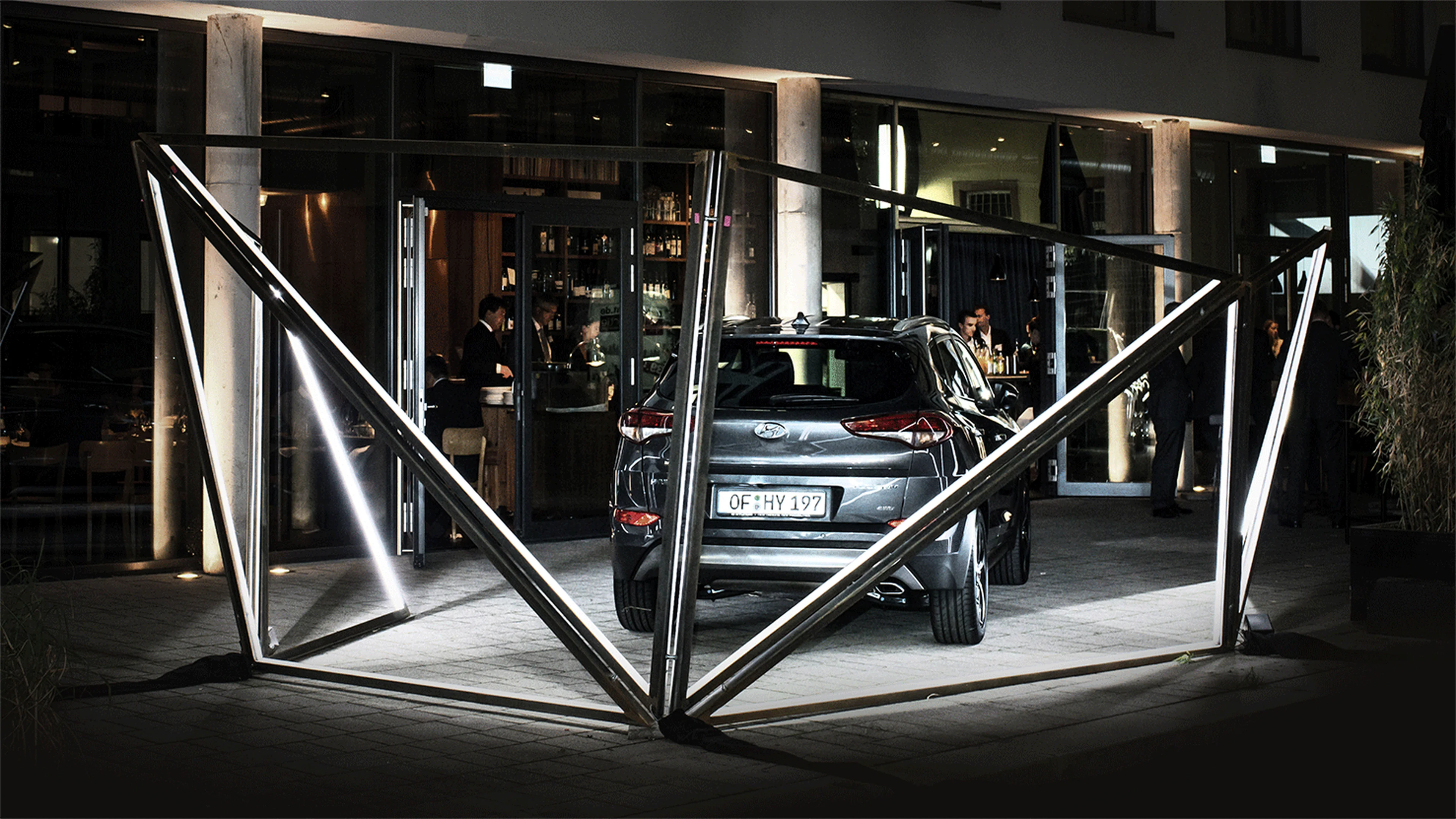 Light-Installation-Tuscon-Hyundai-2015-Exhibition