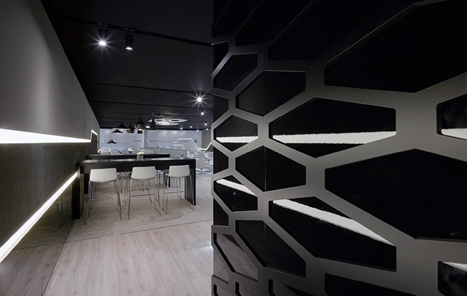 Kia exhibition booth at the Geneva Motor Show 2015 featuring modern car displays and innovative designs.