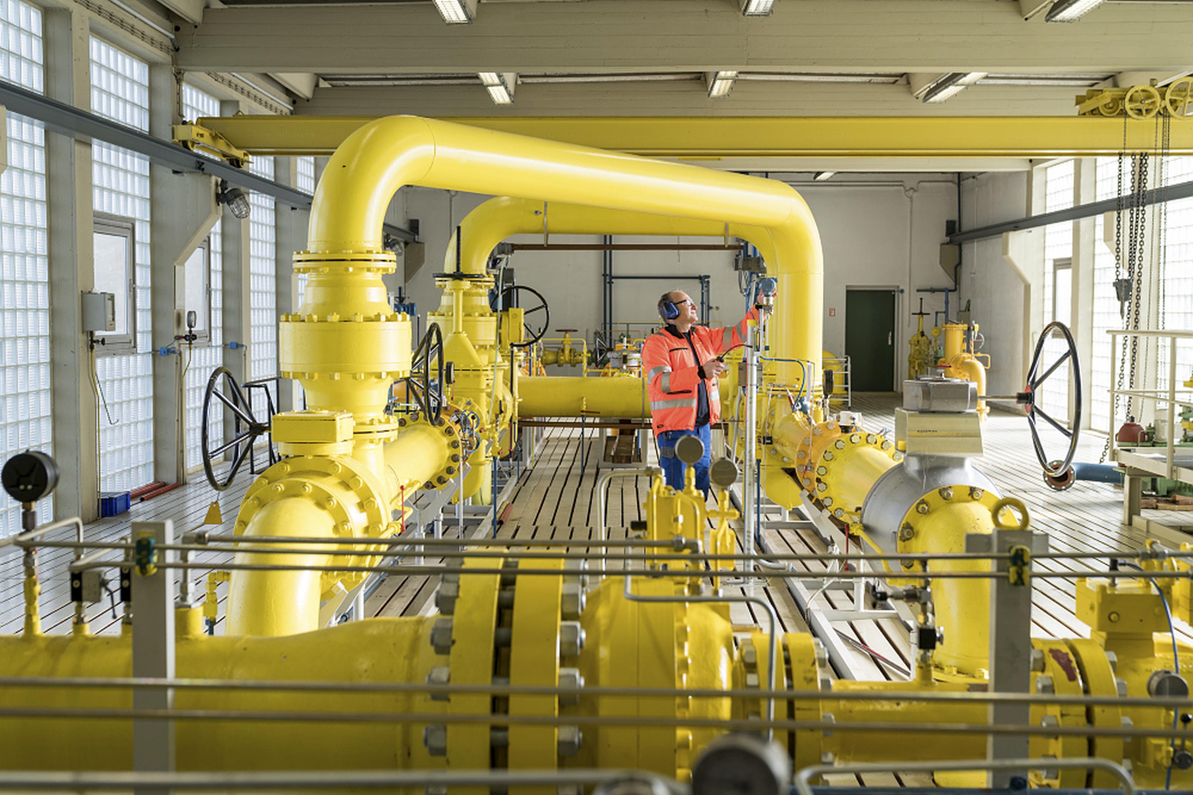 Gas Anlage mit Badenova-Mitarbeiter