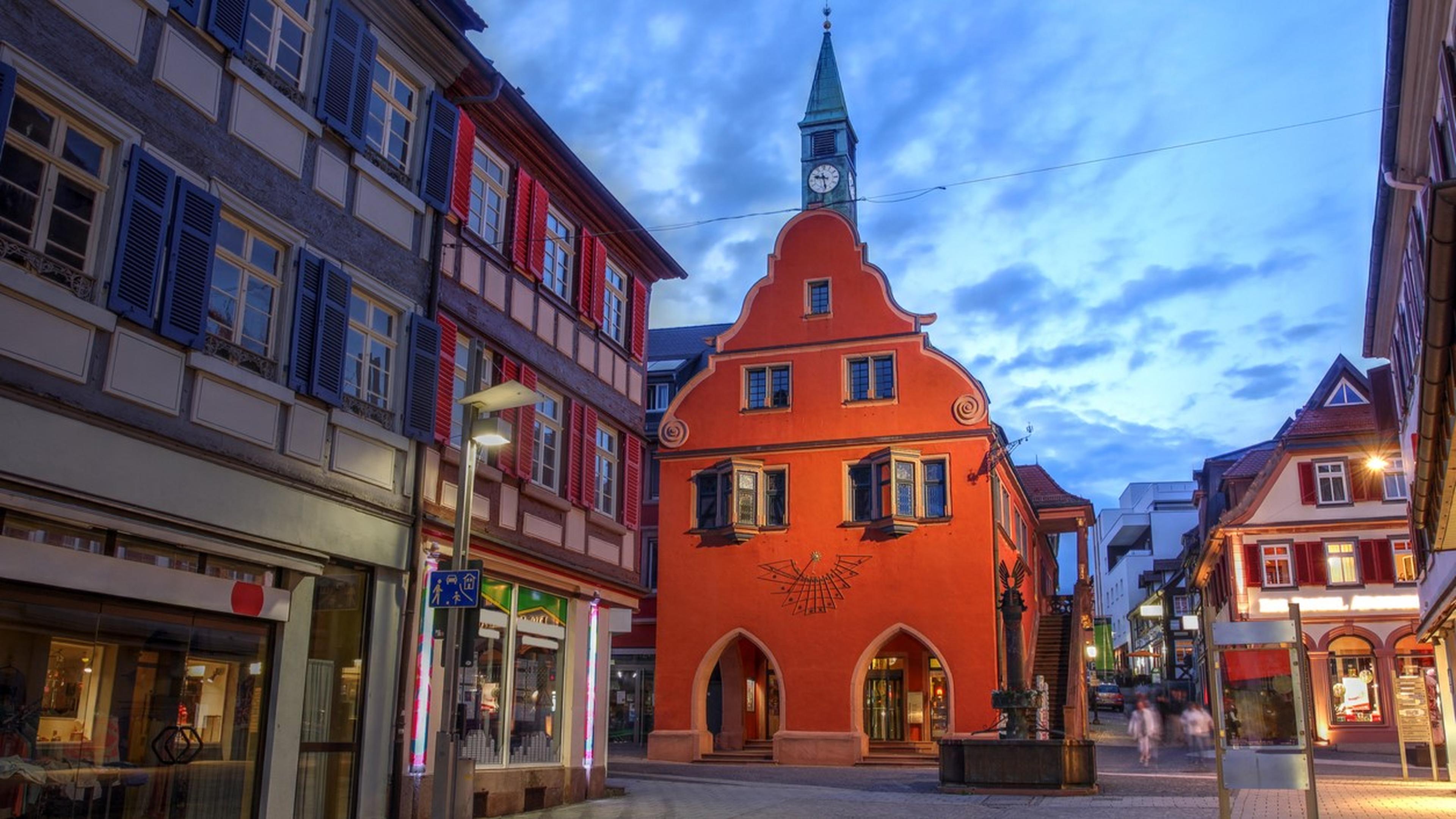 Die Altstadt von Lahr im Abendlicht.