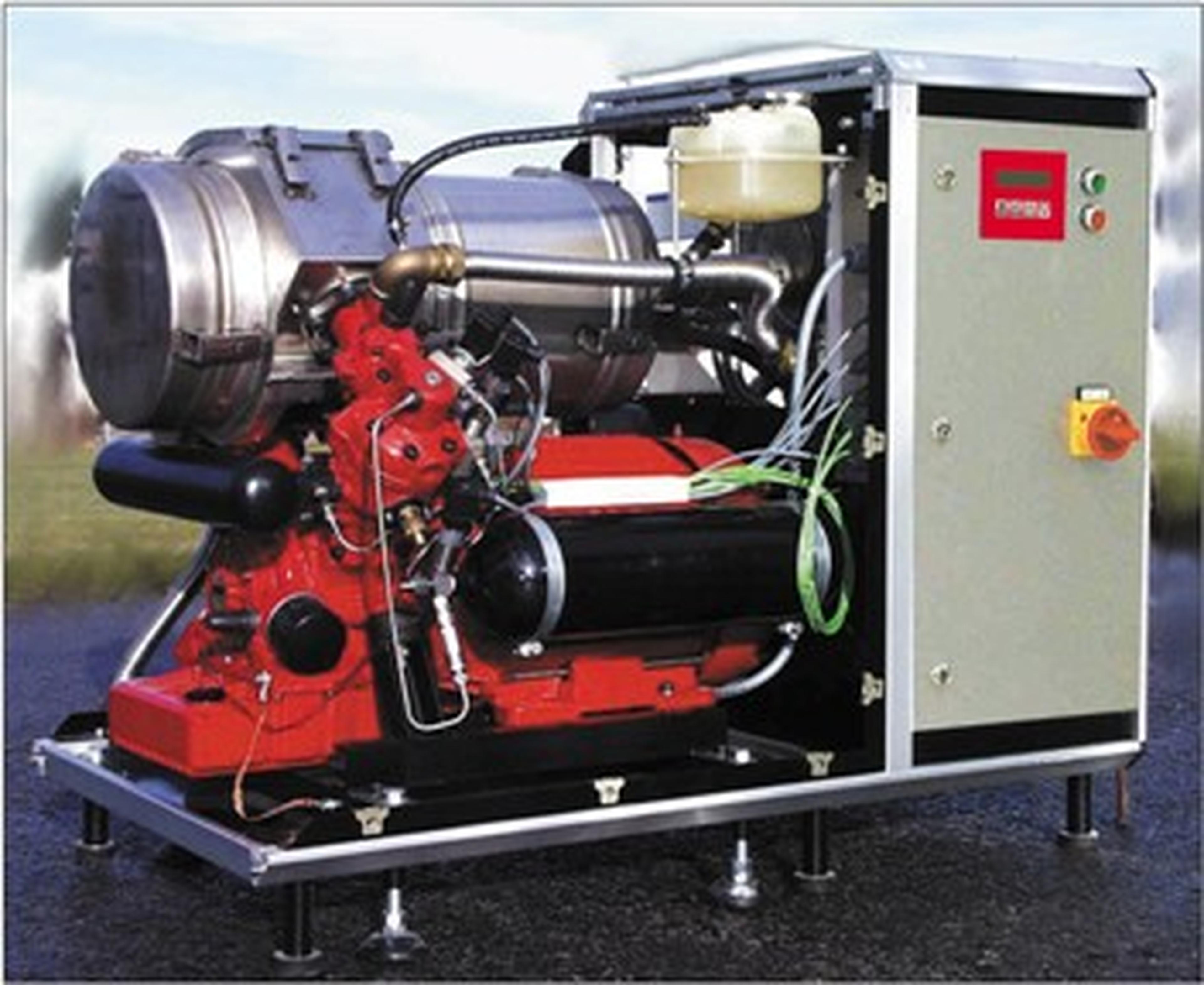 Industriekompressor mit rotem Motor, Metallgehäuse und Bedienfeld, der im Freien auf einem gepflasterten Untergrund aufgestellt ist.