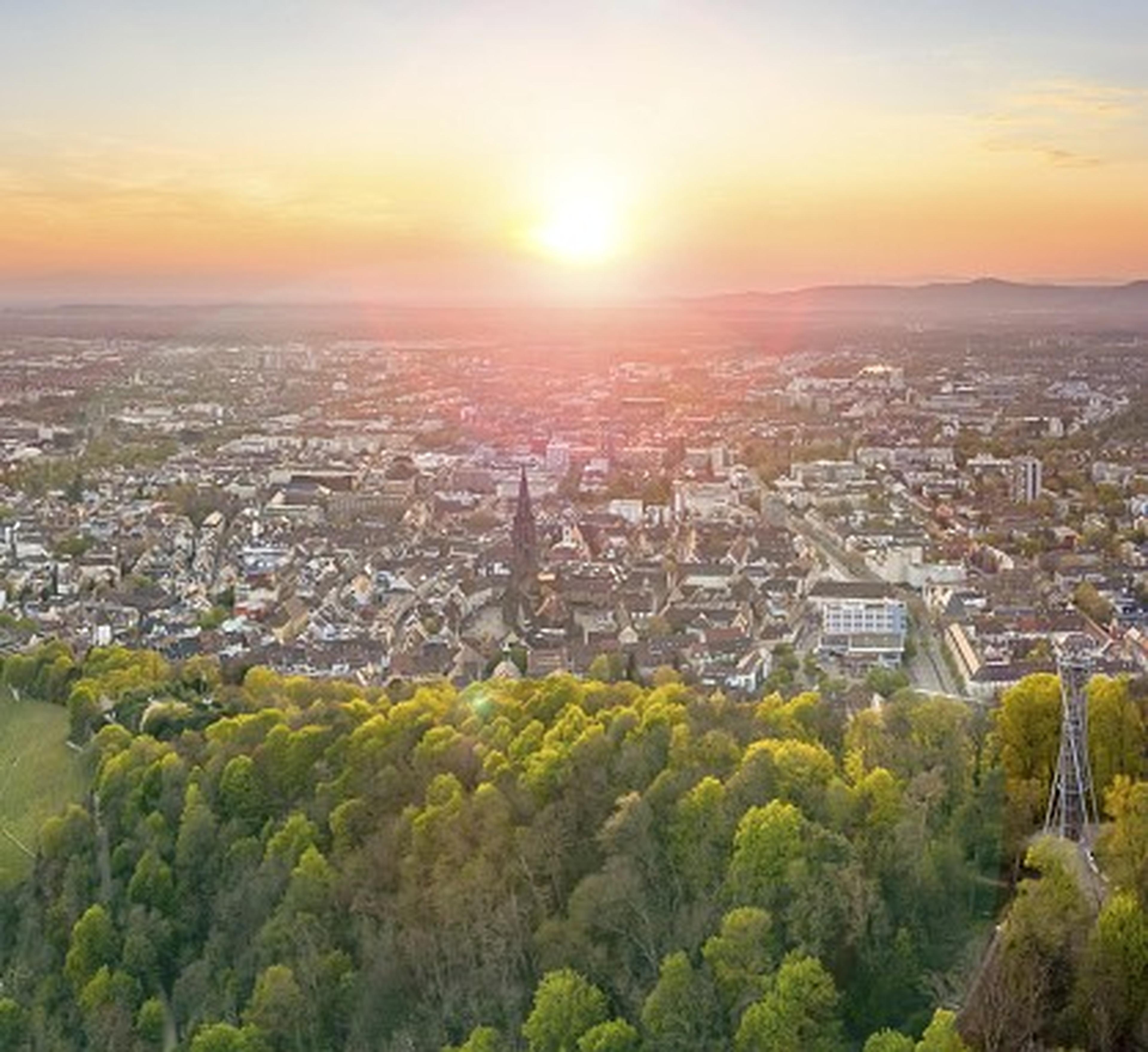 Sonnenuntergang über Freiburg im Breisgau