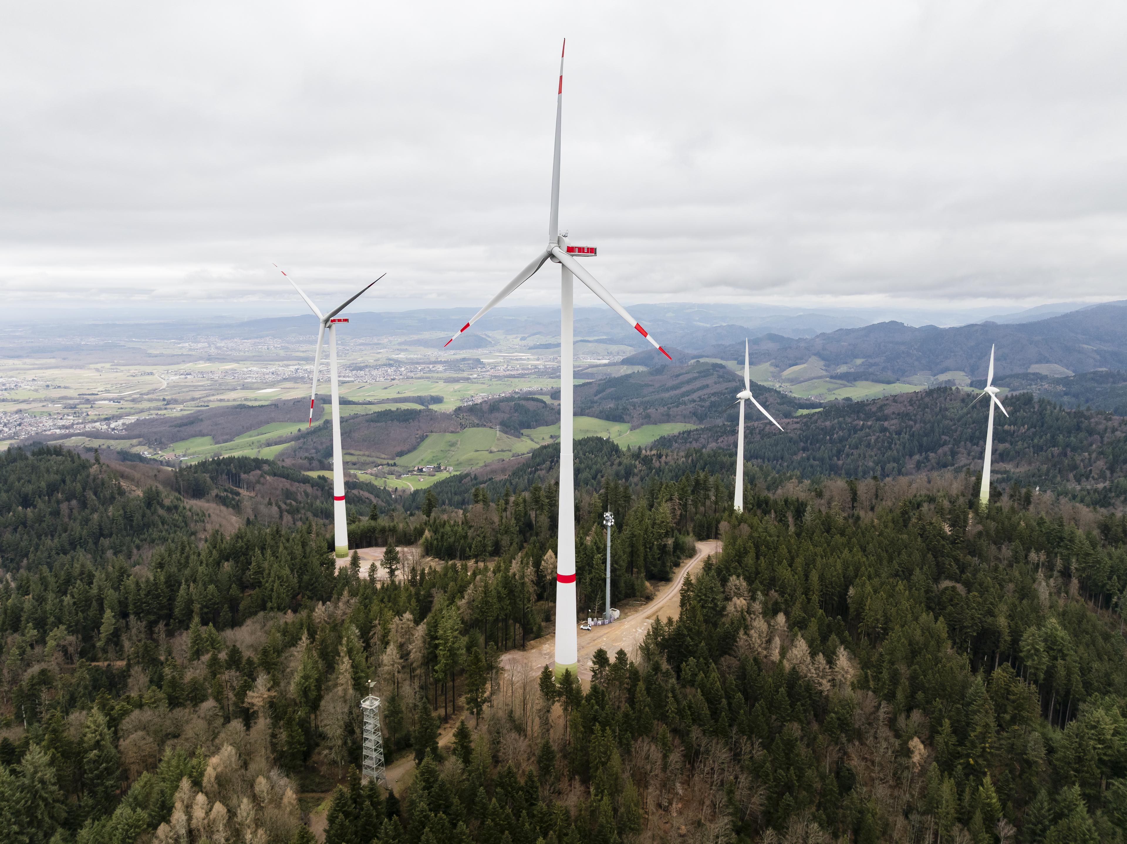 vier Windenergieanlagen auf dem Rosskopf, Freiburg