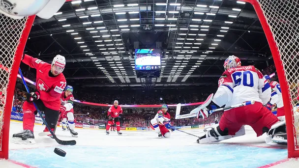 2026 IIHF Viertelfinale in Fribourg: Gewinne die Empty Netter Loge für 12 Personen 