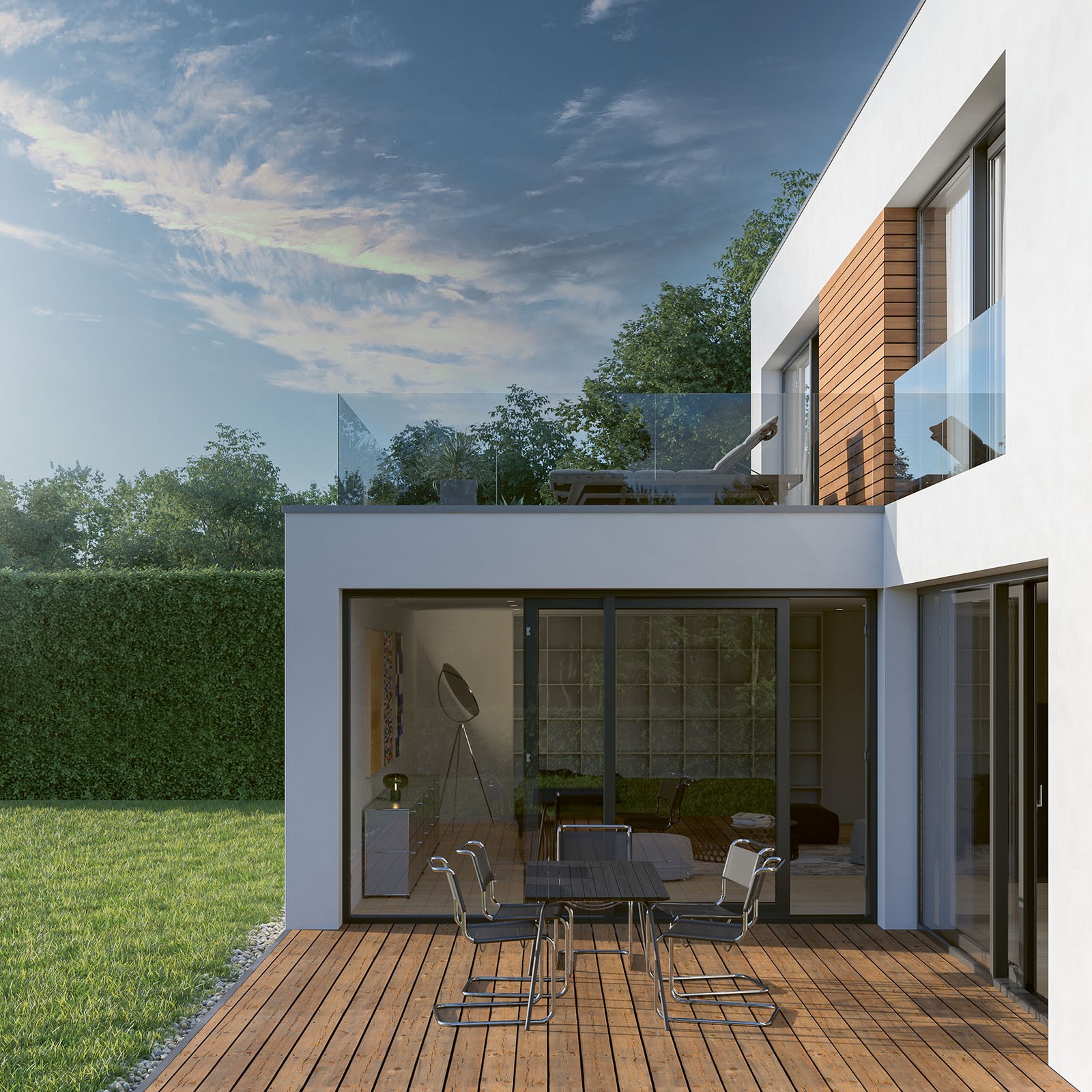 Exterior de casa moderna con terraza de madera, puertas corredizas de vidrio y área de comedor al aire libre con vista a un césped verde y seto.