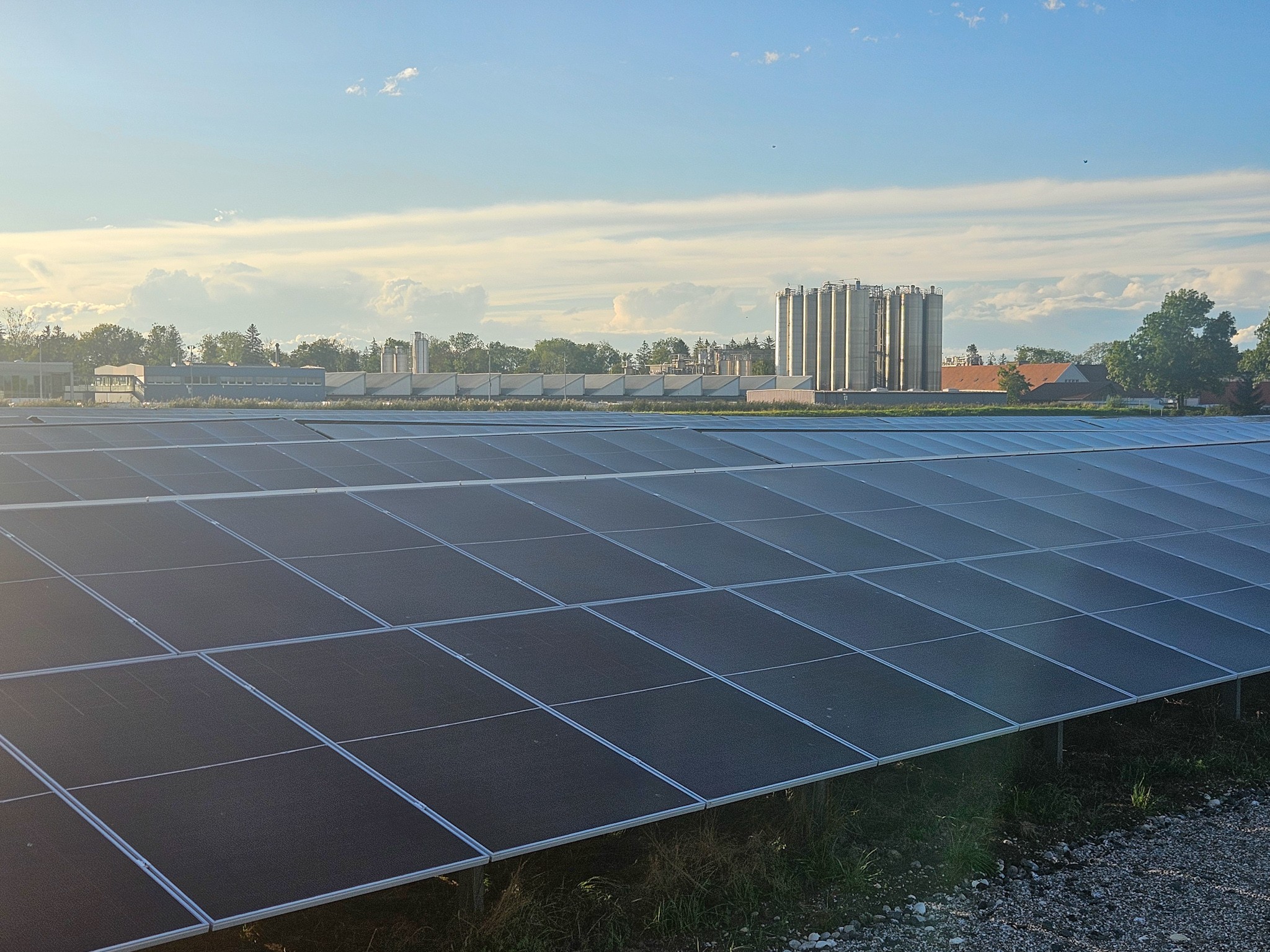 https://a.storyblok.com/f/308729/2048x1536/587175d7d6/solaranlage-thm.jpg