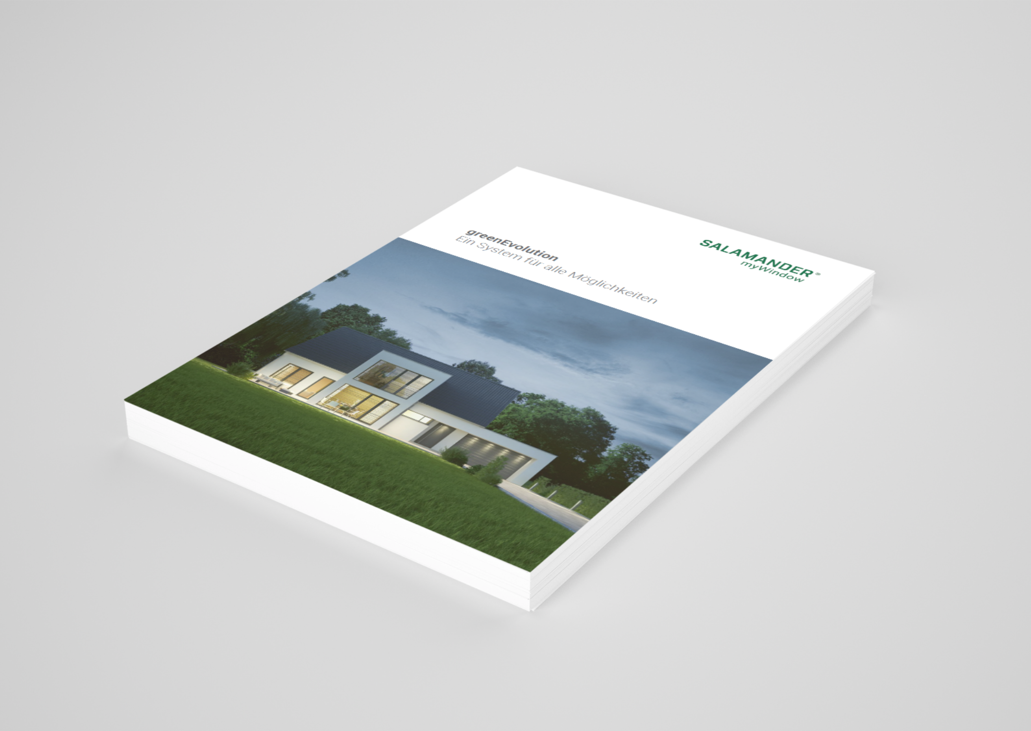 Uma brochura da greenEvolution by Salamander, apresentando uma casa moderna com um gramado verde e árvores.