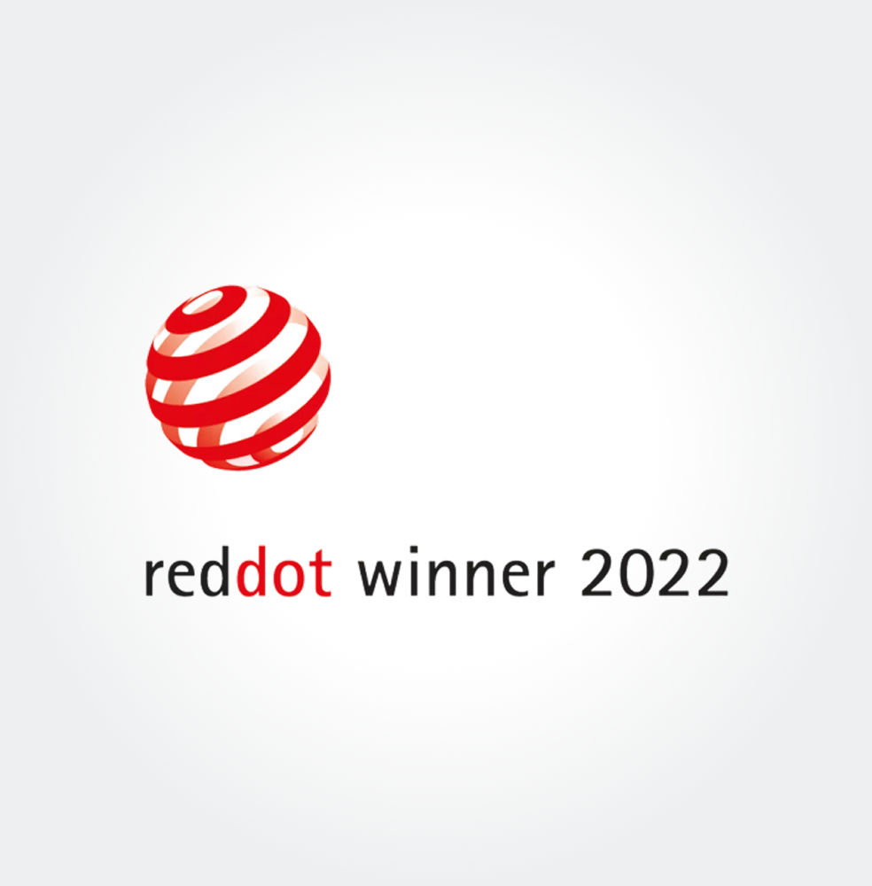 Roter Punkt Gewinner 2022 Logo mit einem rot-weiß gestreiften Ball auf einem weißen Hintergrund.