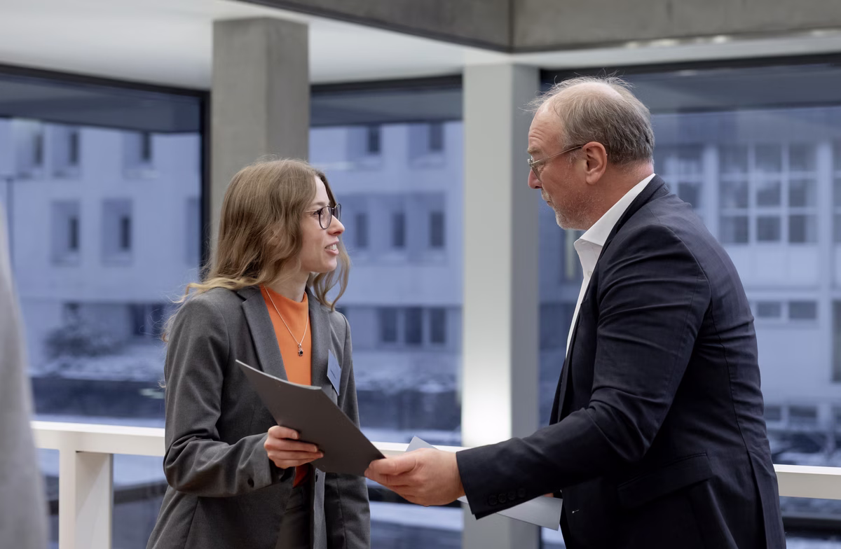 Übergabe Urkunde Stipendium