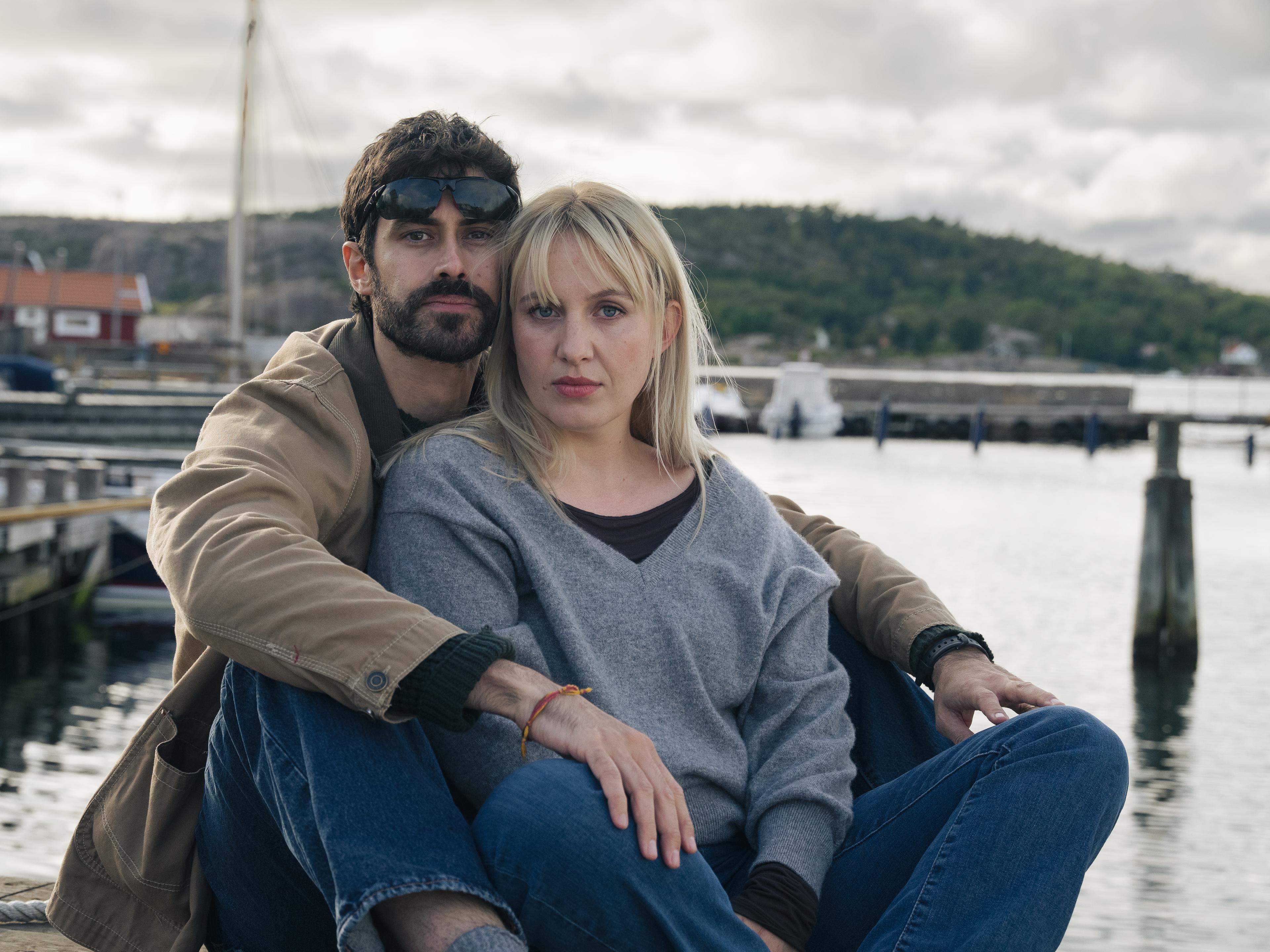 Filip Aladdin & Gina-Lee Fahlén Ronander i Fjällbacka. Foto: Anders Nicander/SVT