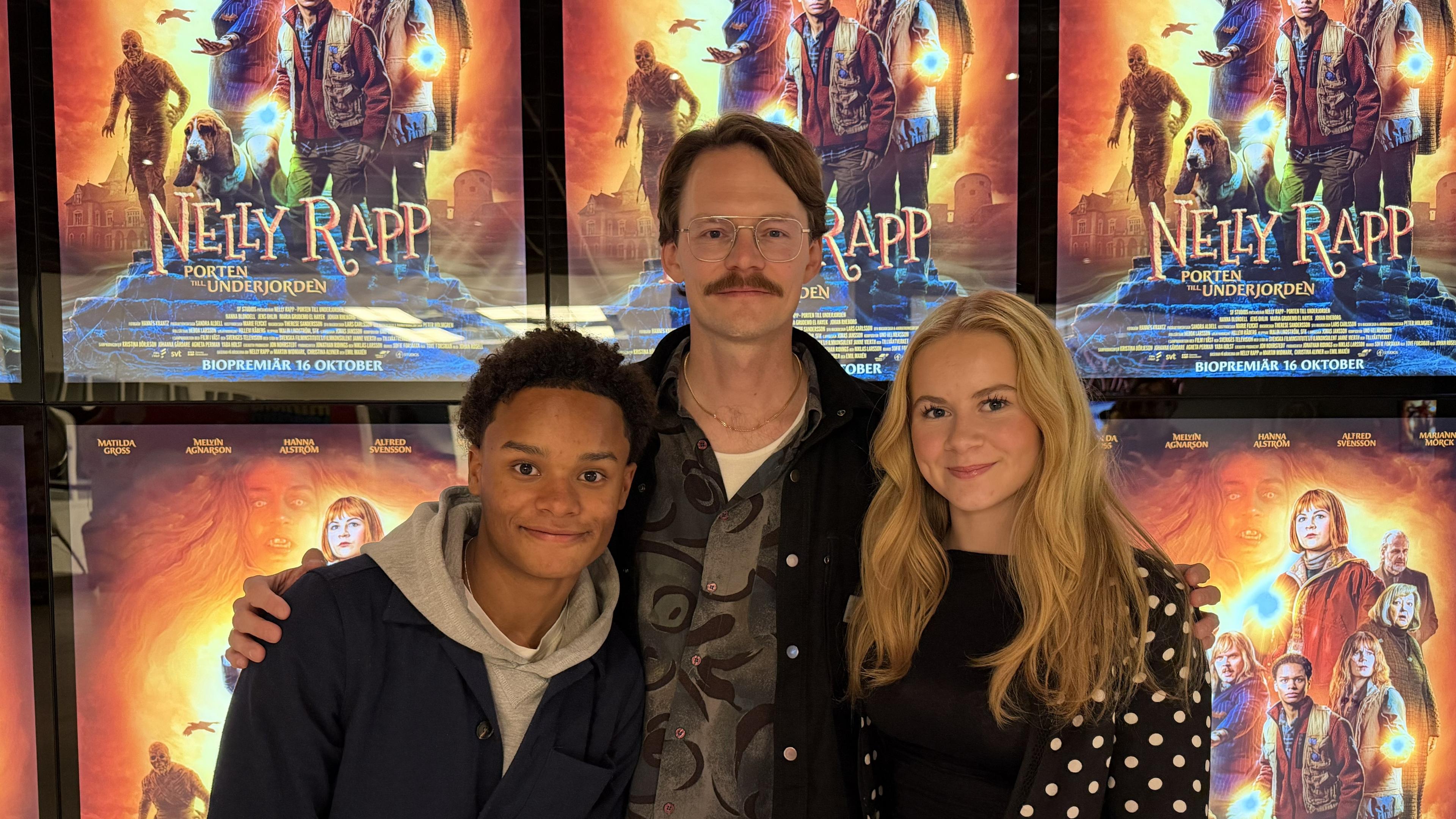 Melvin Agnarson, Johan Rosell och Matilda Gross under premiärvisning av "Nelly Rapp - Porten till underjorden" i Trollhättan.