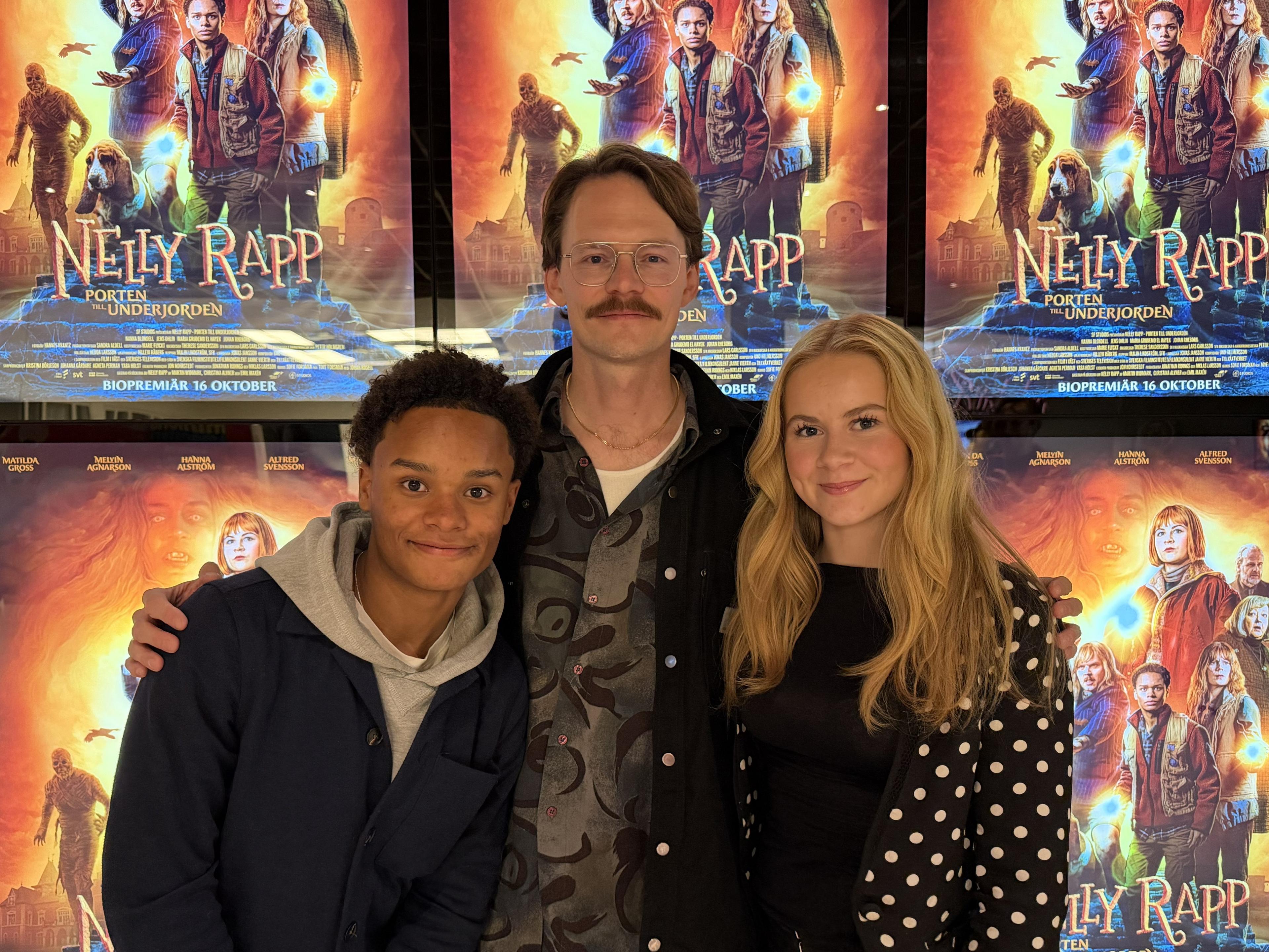 Melvin Agnarson, Johan Rosell och Matilda Gross under premiärvisning av "Nelly Rapp - Porten till underjorden" i Trollhättan.
