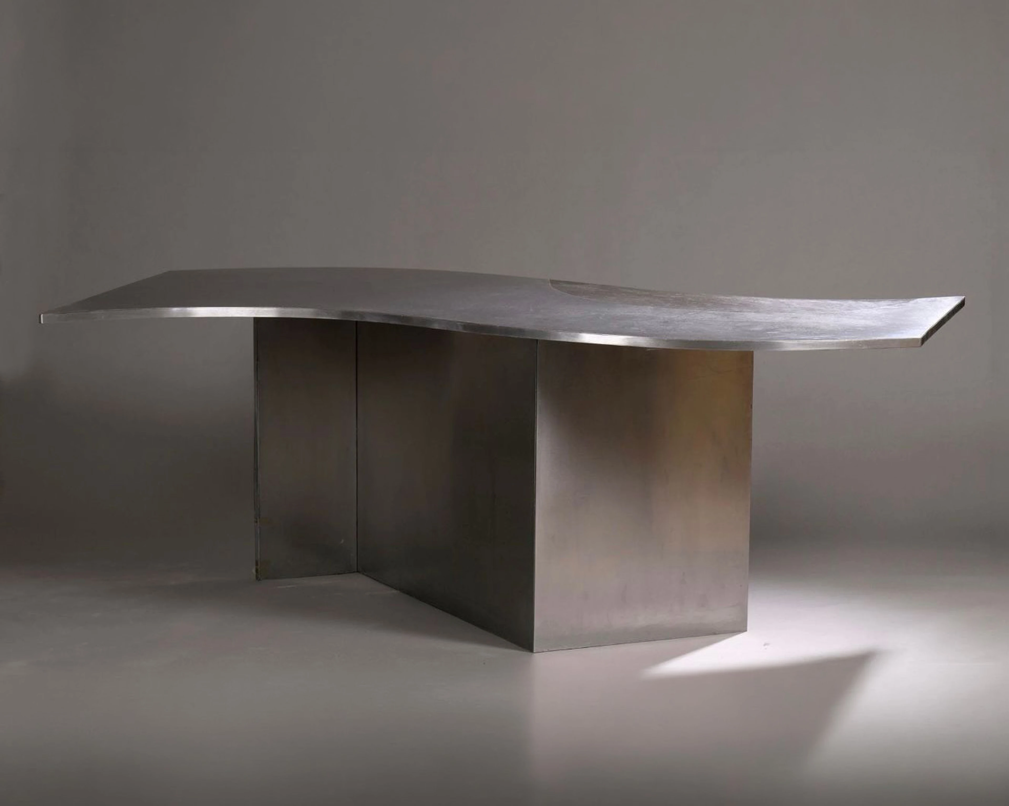 S Desk