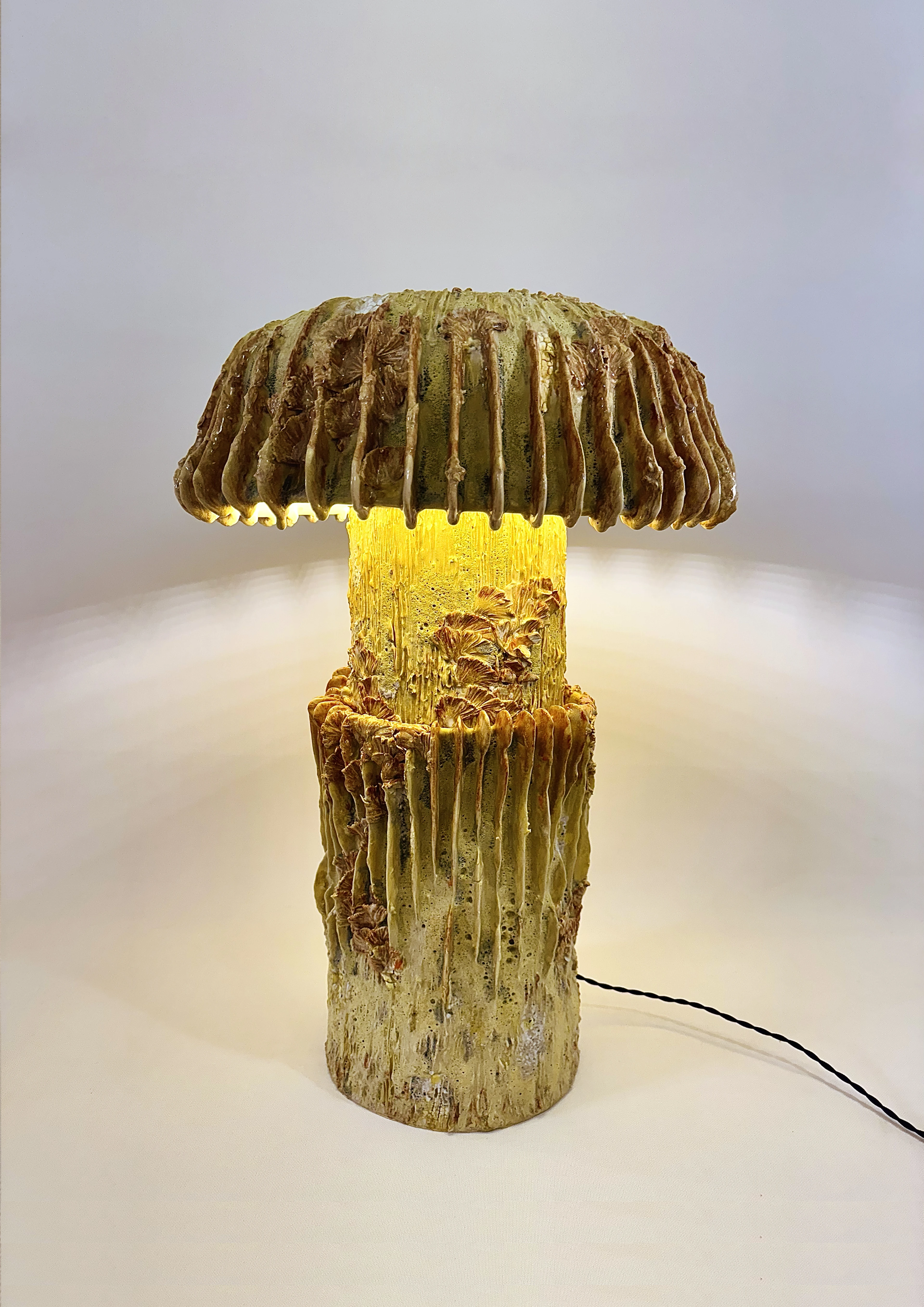 Shining Shiitake Aurea Lamp