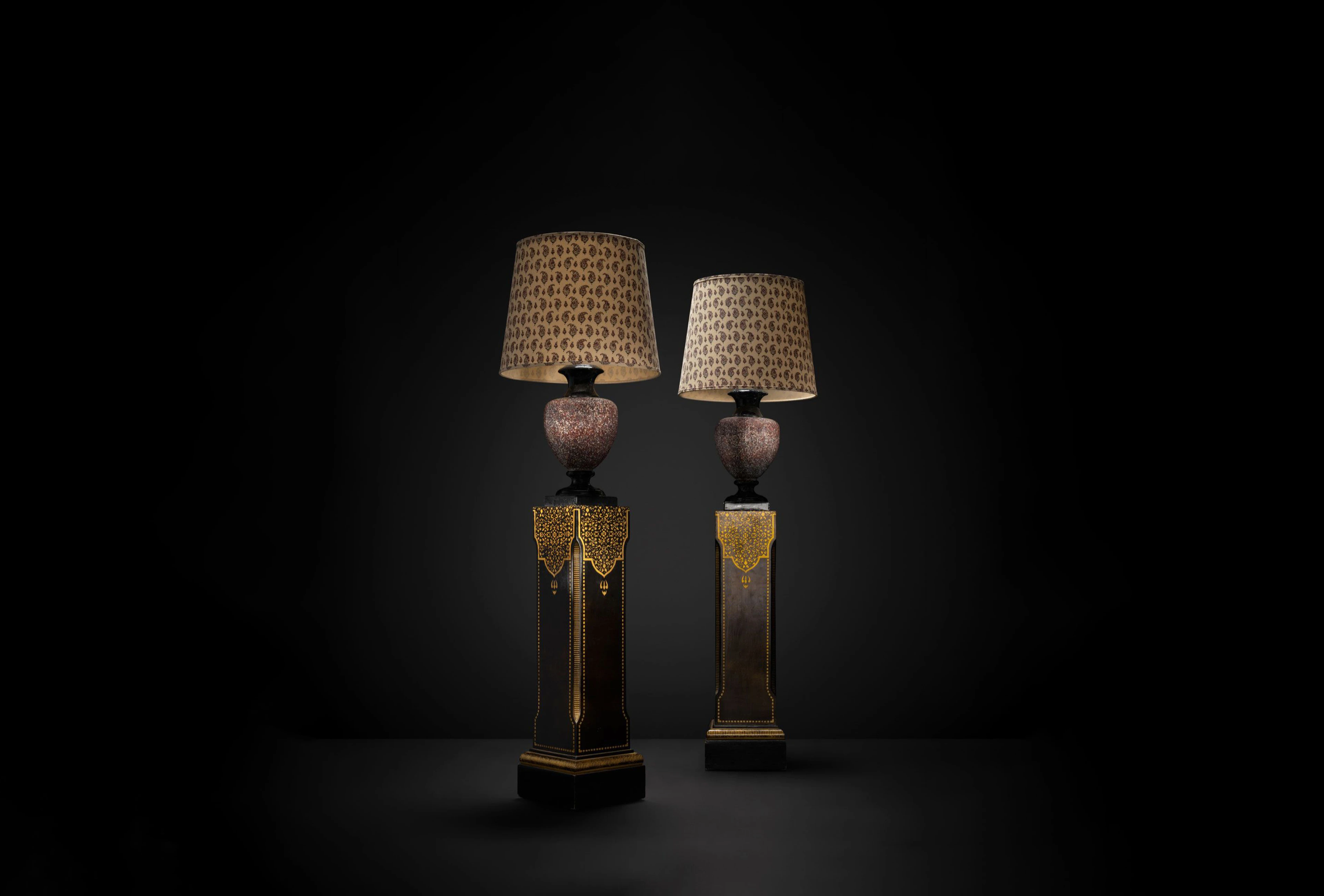 Pair of Simulated Porphyry Ceramic Lamps - 2