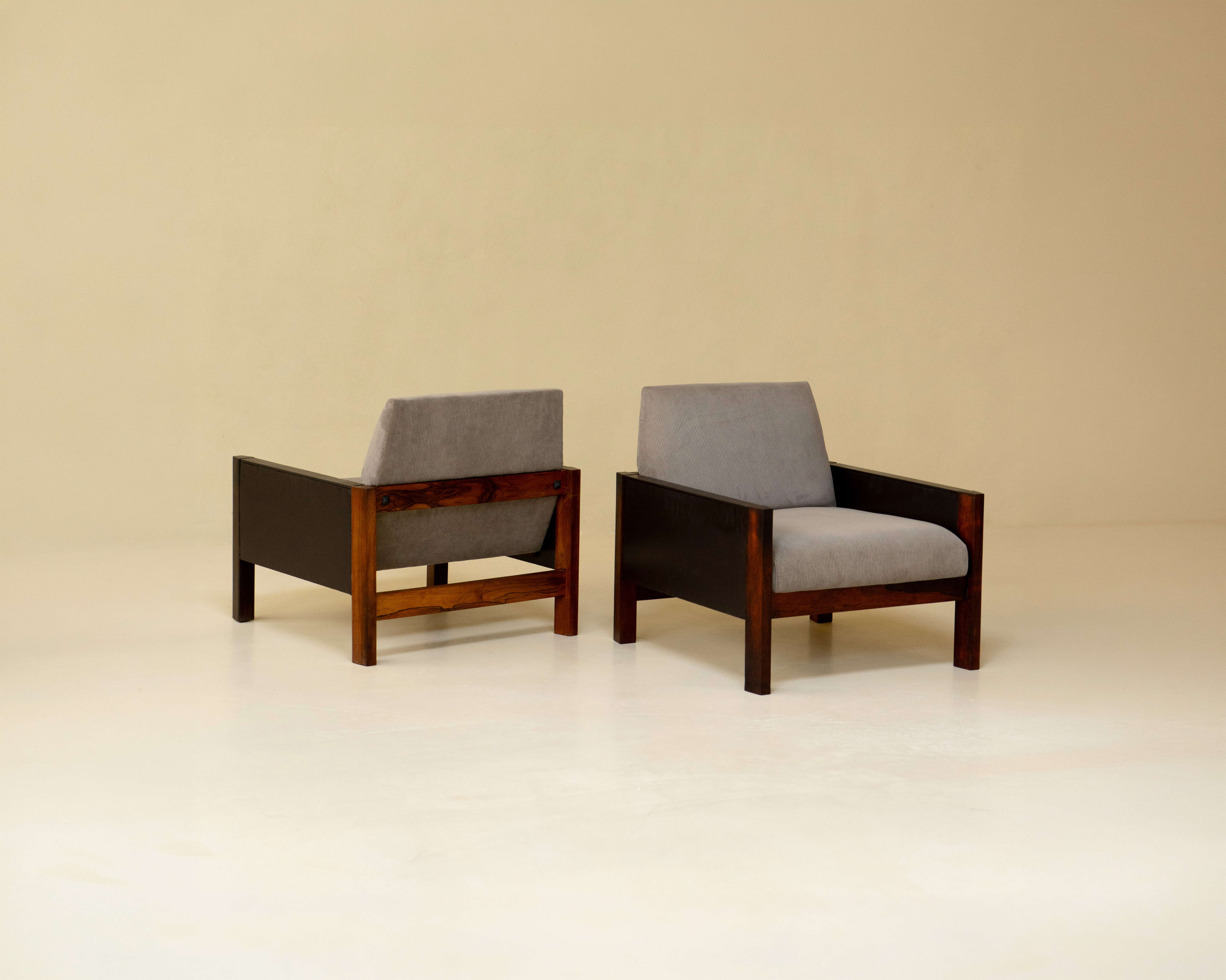 Móveis Artísticos Z Pair of Armchairs