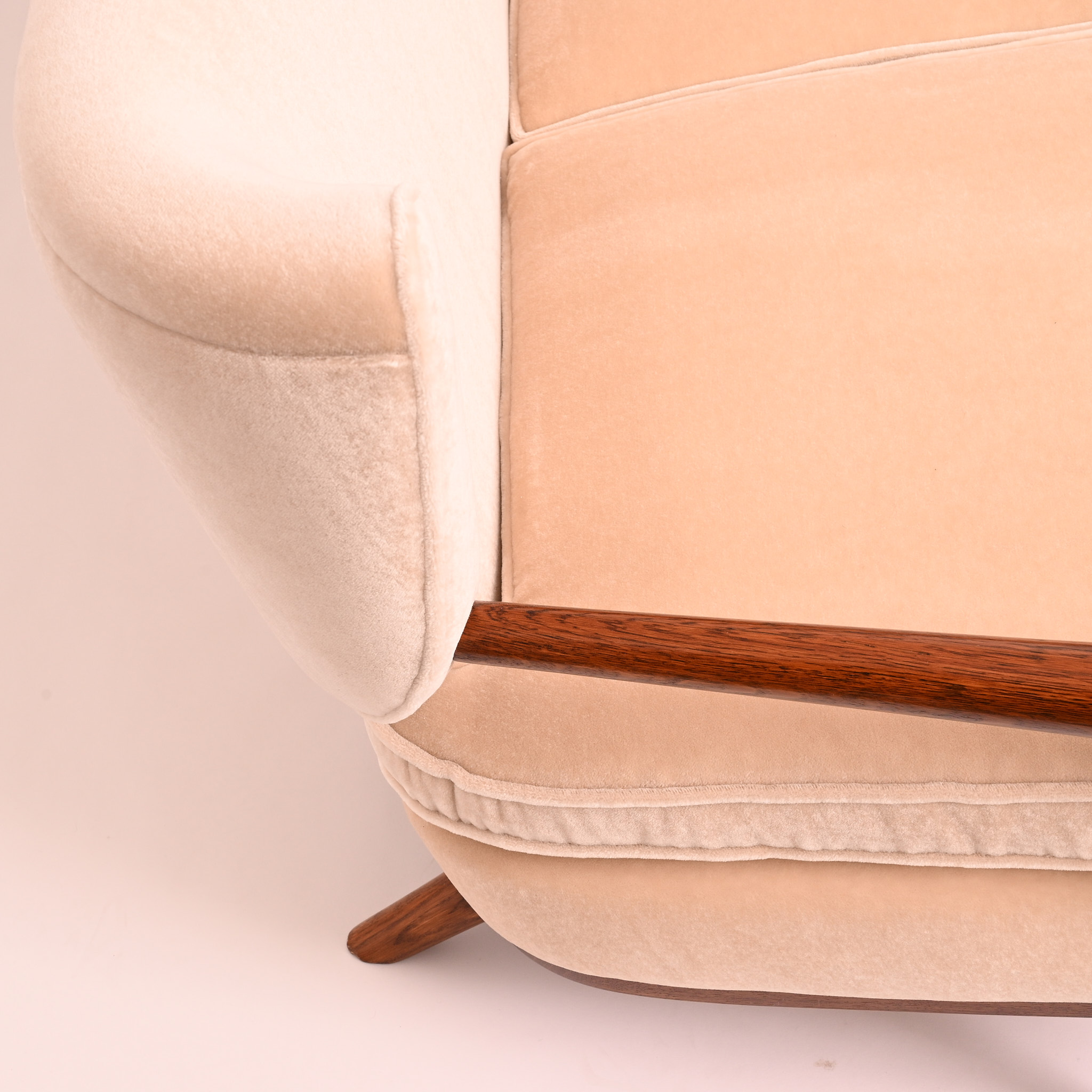 Ecusson Sofa - 4