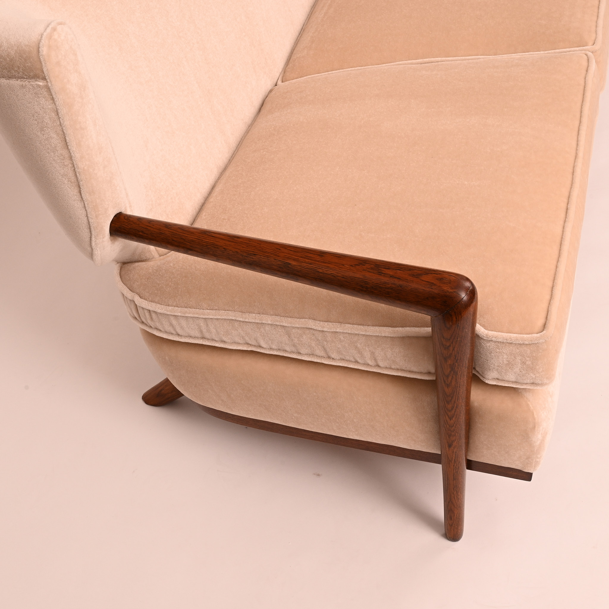 Ecusson Sofa - 2