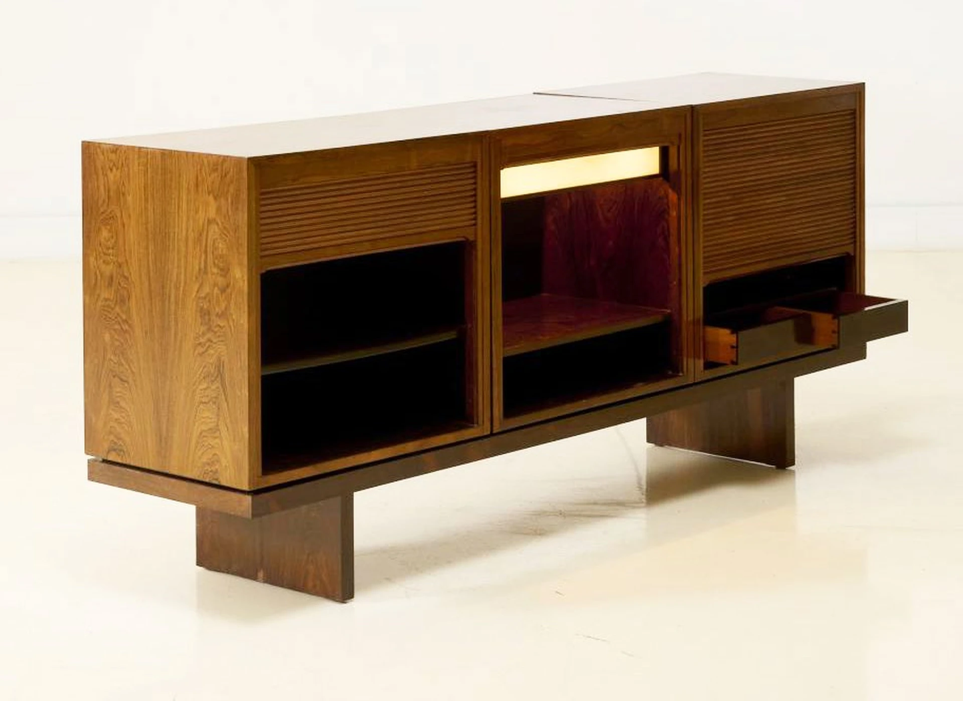 Sideboard - 3