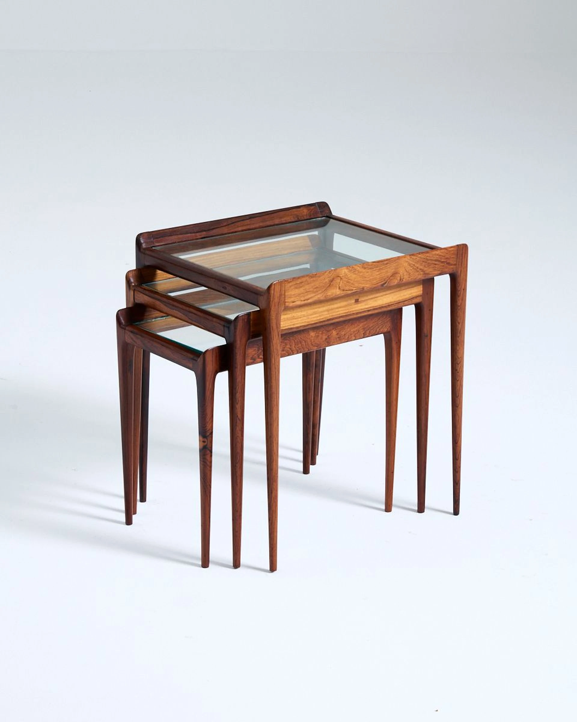 Suite of 3 Nesting Tables - 3