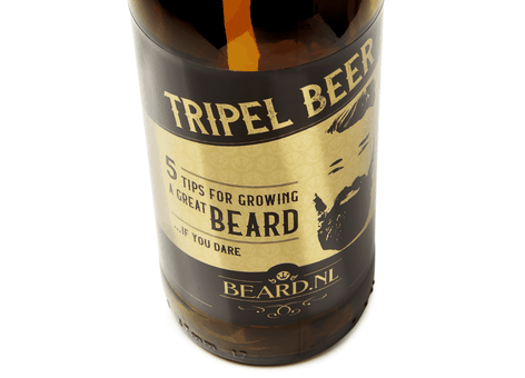 Staand bierflesje met etiket met een goudglans