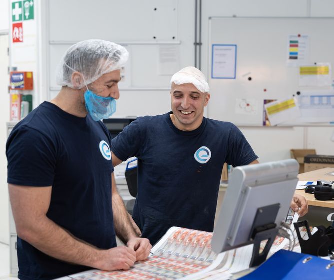 Jannick Kramer + Levon Apstok_ Productie + Controle etiketten