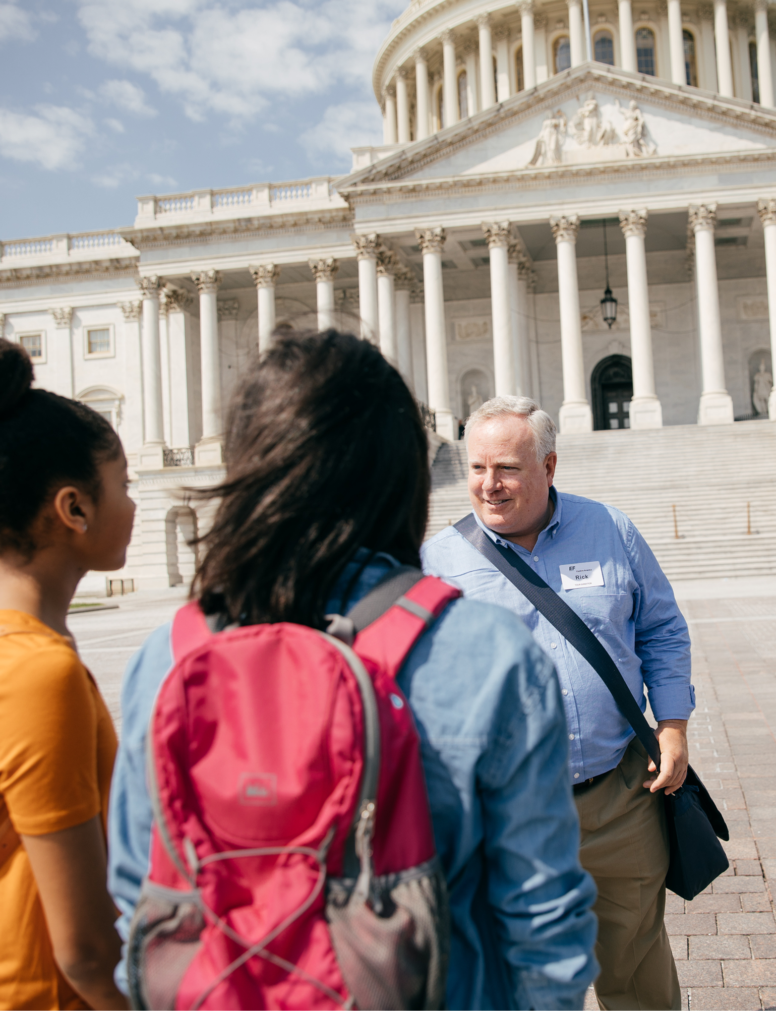 Tour Director leading student group in Washington, D.C.