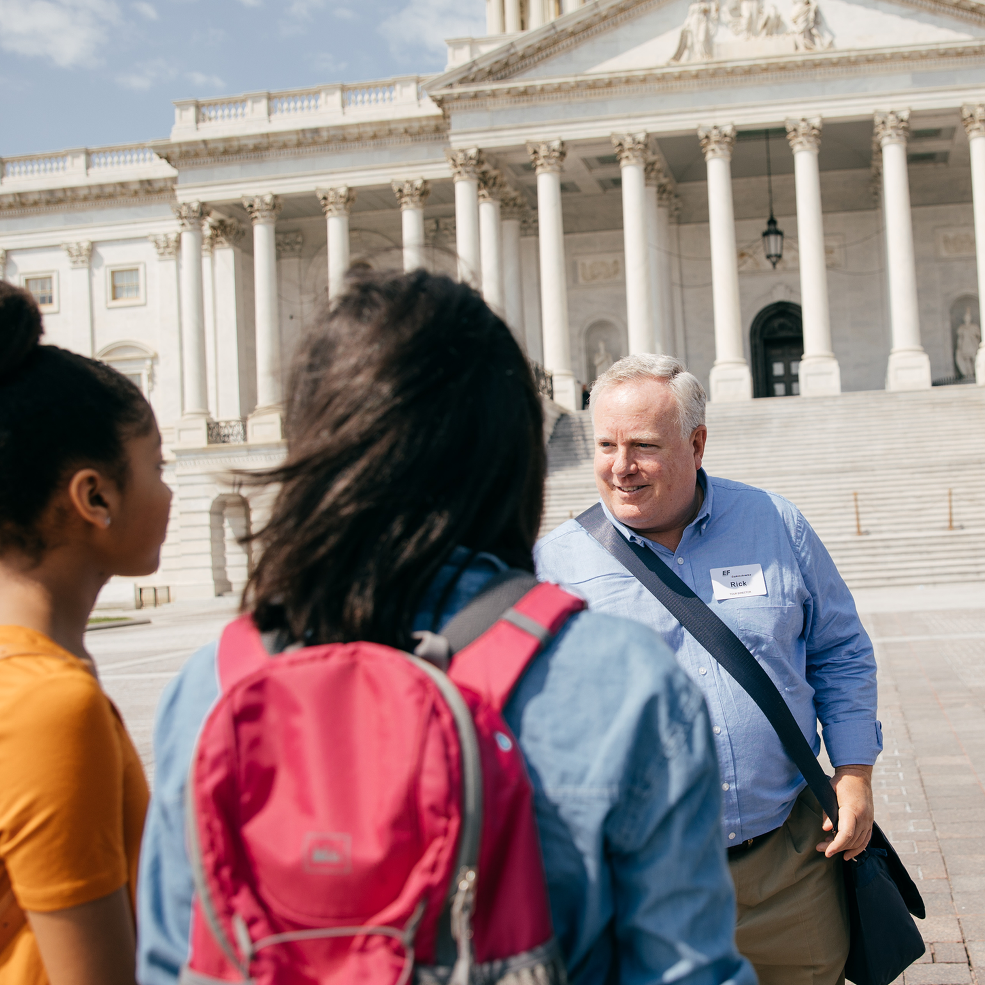Tour Director leading student group in Washington, D.C.