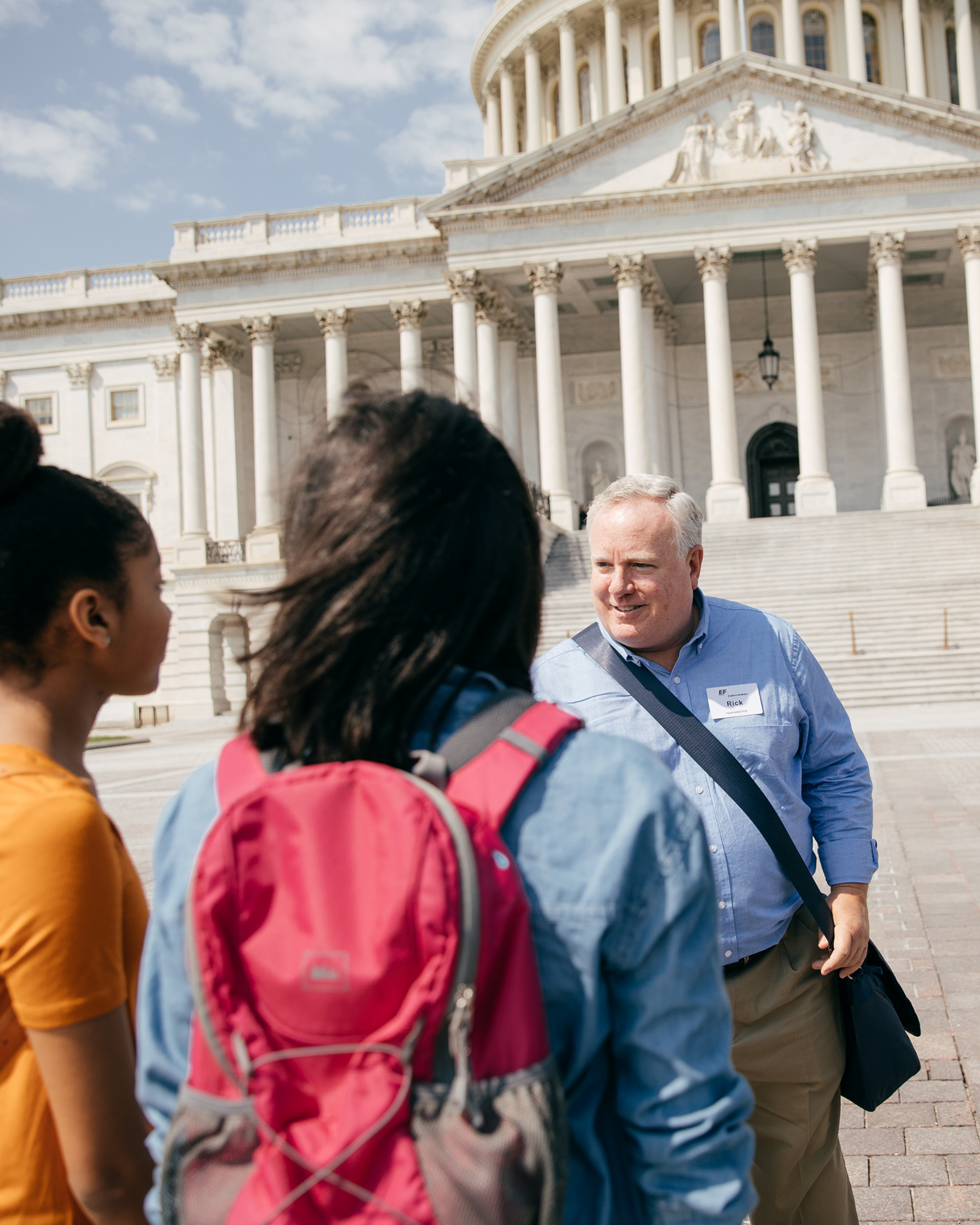 Tour Director leading student group in Washington, D.C.