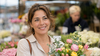 Vrouw bij een Amsterdamse bloemenmarkt