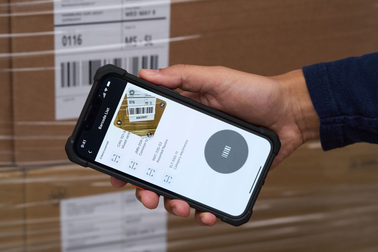 Warehouse worker using the Scandit SparkScan user interface to count inventory on a smartphone