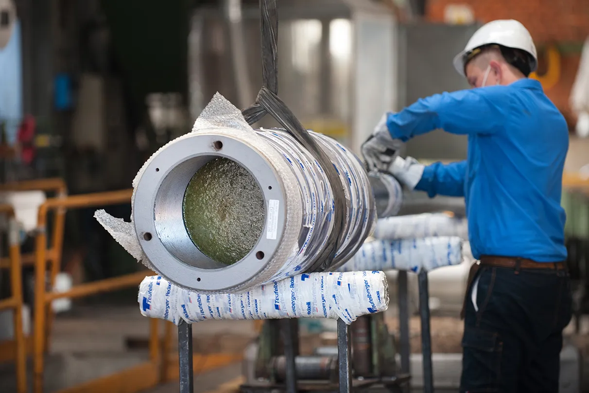 Socketing assembling