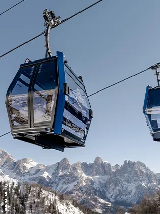 Gondola lifts in alpine scenery – safe and efficient cable transport solutions