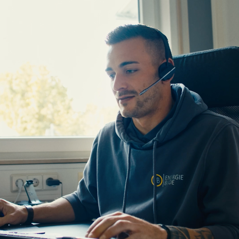 Mitarbeiter Telefonat Energiebude