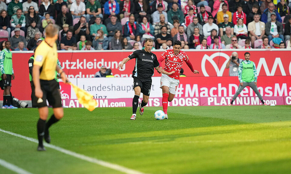 null Senne Lynen im Zweikampf mit Nadiem Amiri