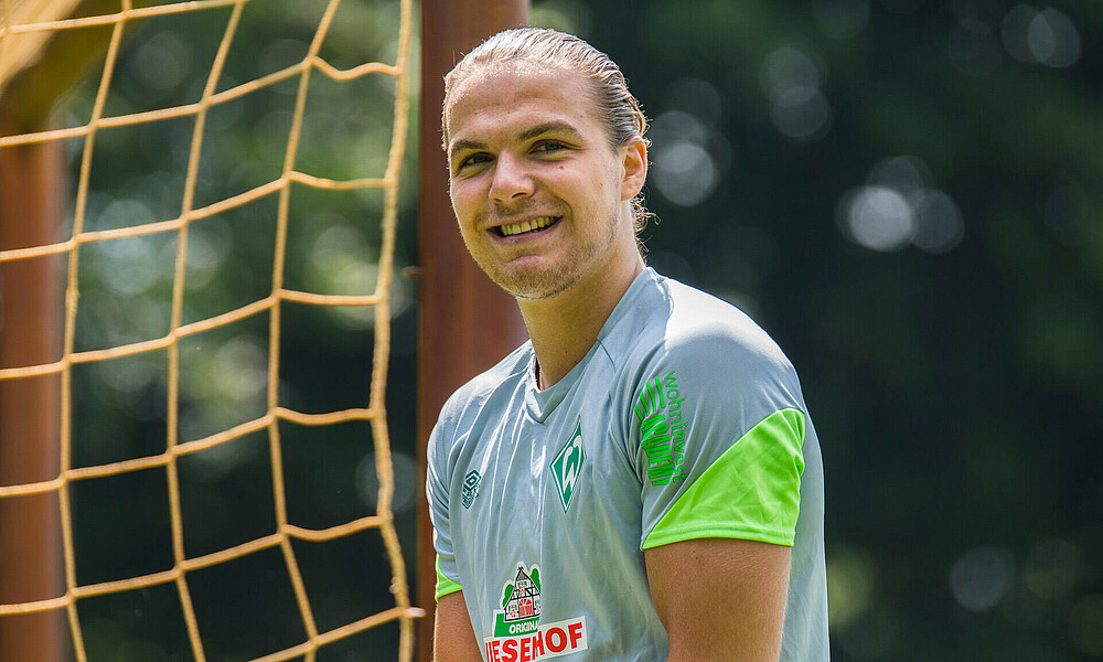Luca Plogmann im Training auf dem Trainingsgelände des SV Werder Bremen.