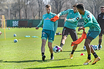 null Christian Groß und Niclas Füllkrug im Training.
