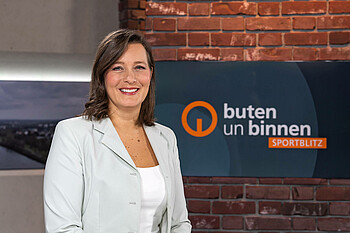 Sportjournalistin Pascale Ciesla im buten un binnen sportblitz-Studio.