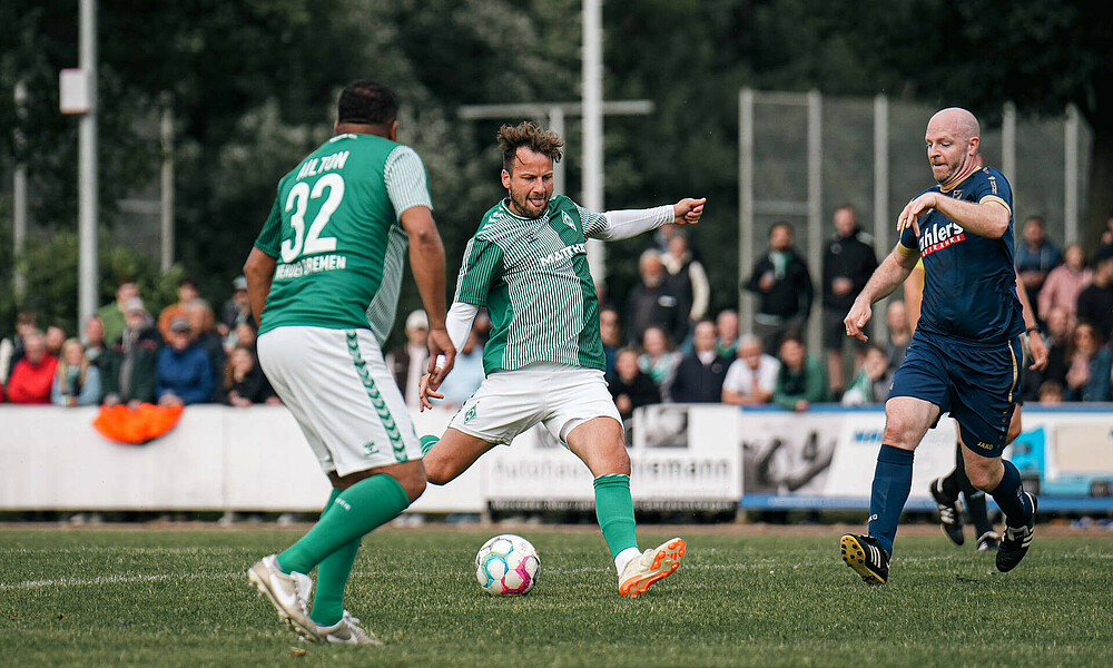 Philipp Barfgrede schießt aufs Tor.