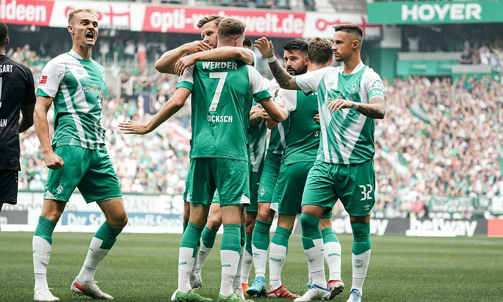 Die Mannschaft beim gemeinsamen Jubel. 