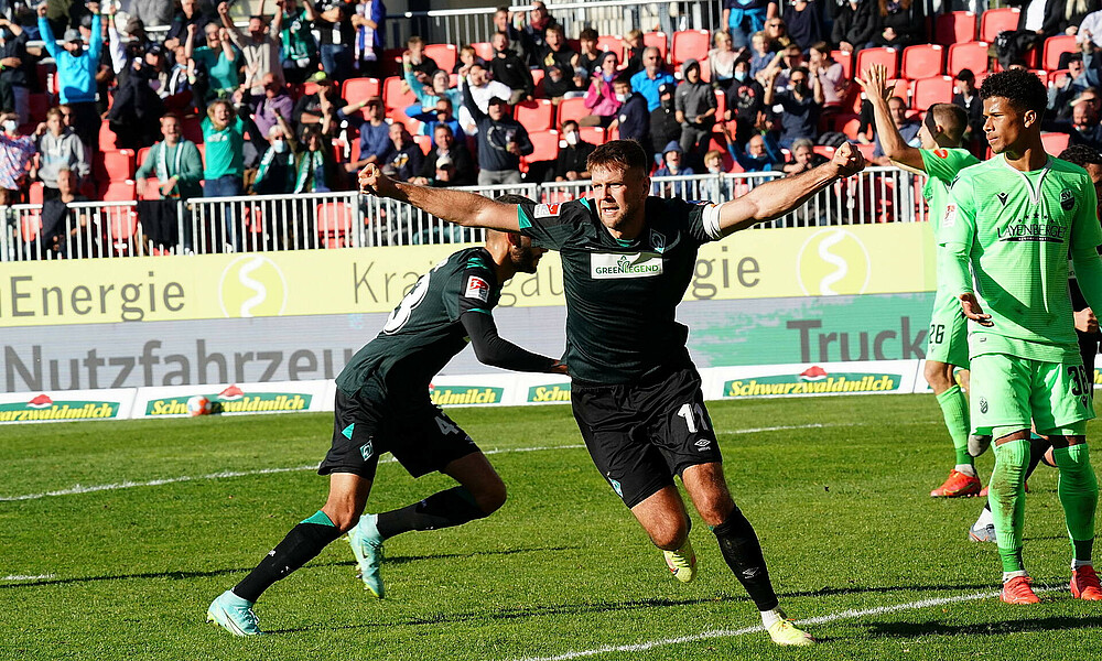 null Niclas Füllkrug feiert seinen Treffer gegen Sandhausen.