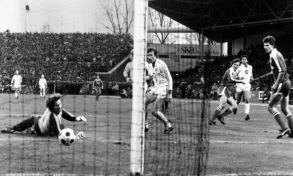 1983: Mit Benno Möhlmanns Treffer durchbricht der SVW die HSV-Rekordserie 
