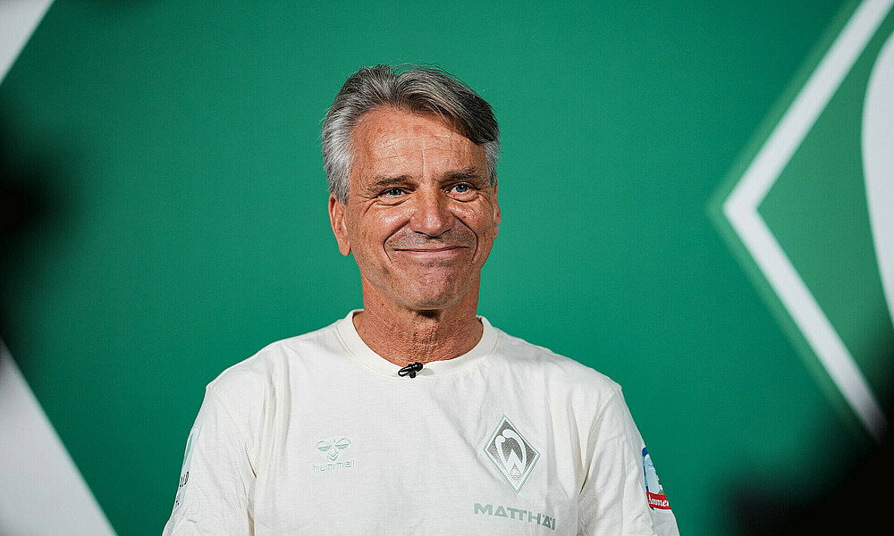 null Horst Steffen lächelt in die Kamera.