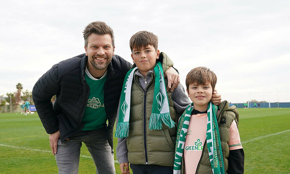 Jan, Joan und Julian Henkel vor dem St. Gallen-Spiel.