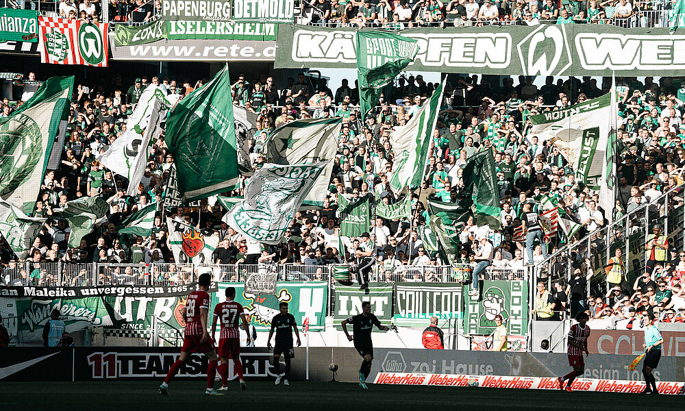null Der gefüllte Gästeblock beim SC Freiburg.