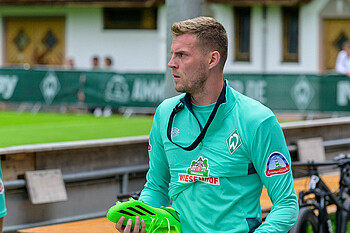 null Marvin Ducksch am Spielfeldrand.