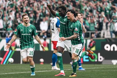 Cameron Puertas jubelt gemeinsam mit Karim Coulibaly und Romano Schmid.