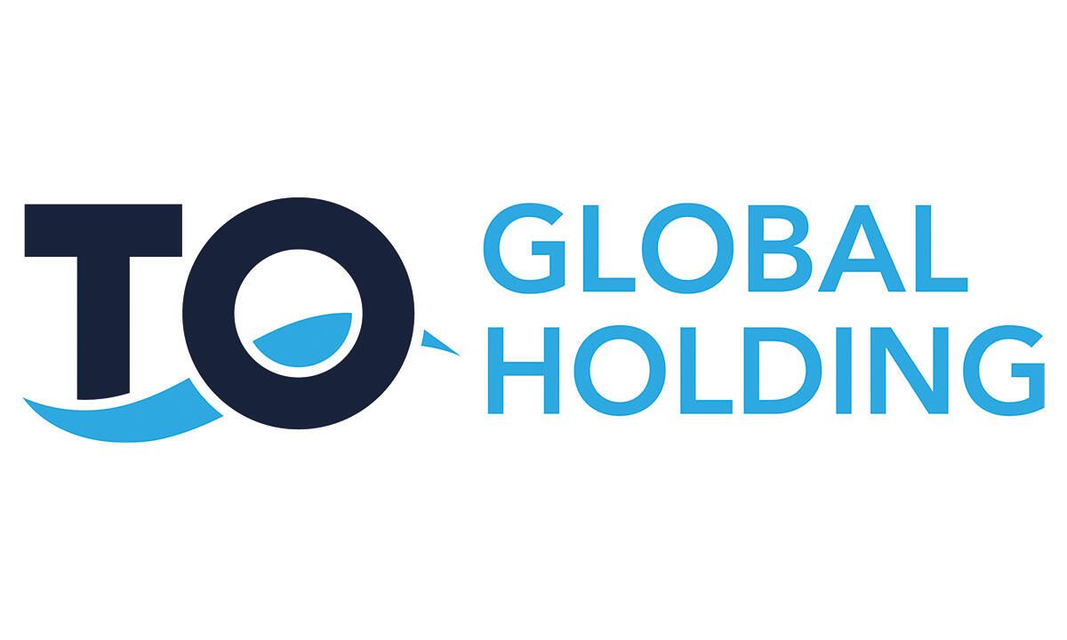 Logo mit dem Schriftzug „TO Global Holding“ in Blau und Schwarz, mit einem stilisierten Wellenmuster im Buchstaben „O“.