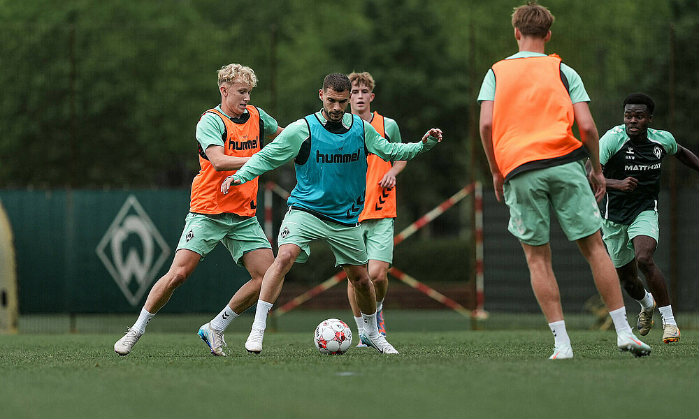 Christian Stark mit dem Ball am Fuß. 