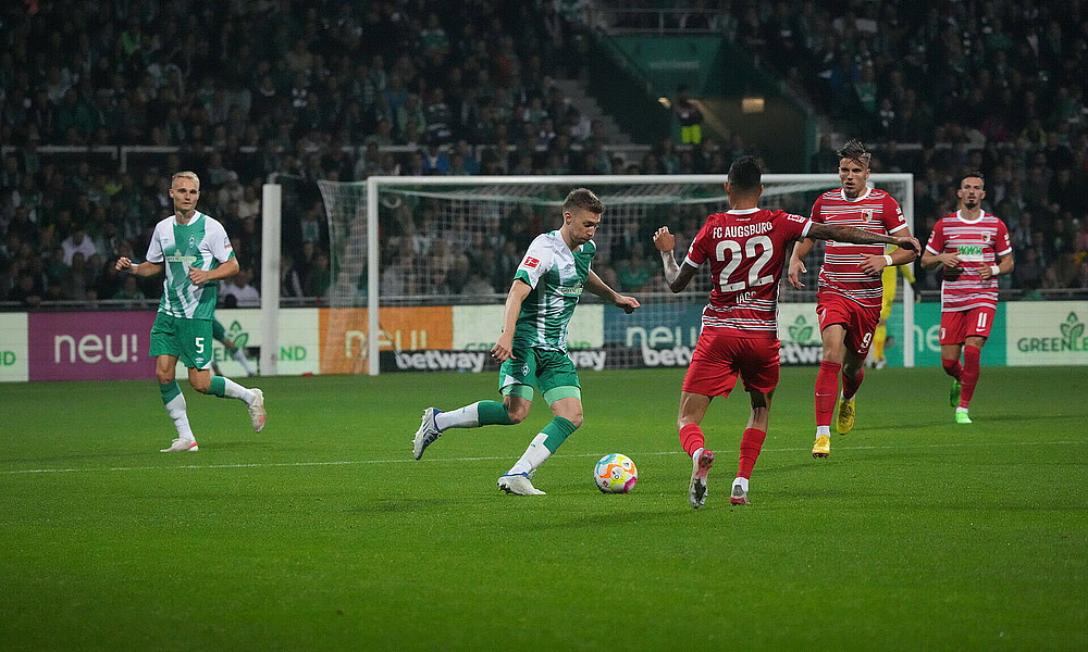 Mitchell Weiser führt einen Zweikampf.